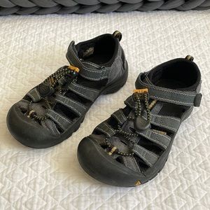 SALE ✨ Kids Keen Sandals  size 12
